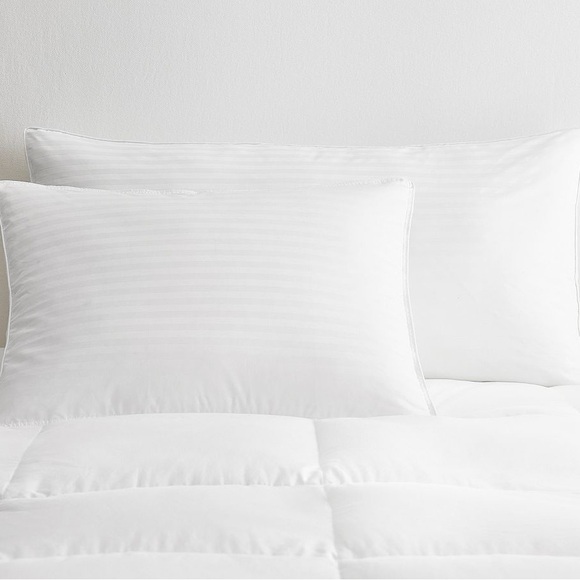 NEW! With tags Pottery Barn Classic 550 FP White Down Chamber Gusset Pillow King - Picture 2 of 10